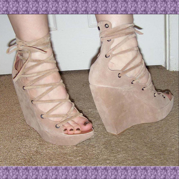 Alaia Shoes - 💗 NEW size 40/9-9.5 Alaia Suede Platforms SUPER SEXY